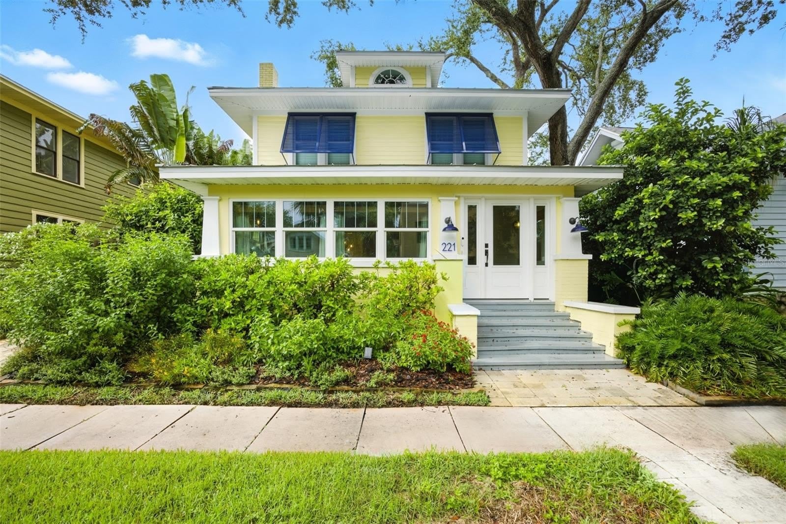 221 13Th Avenue Ne – photo 1
