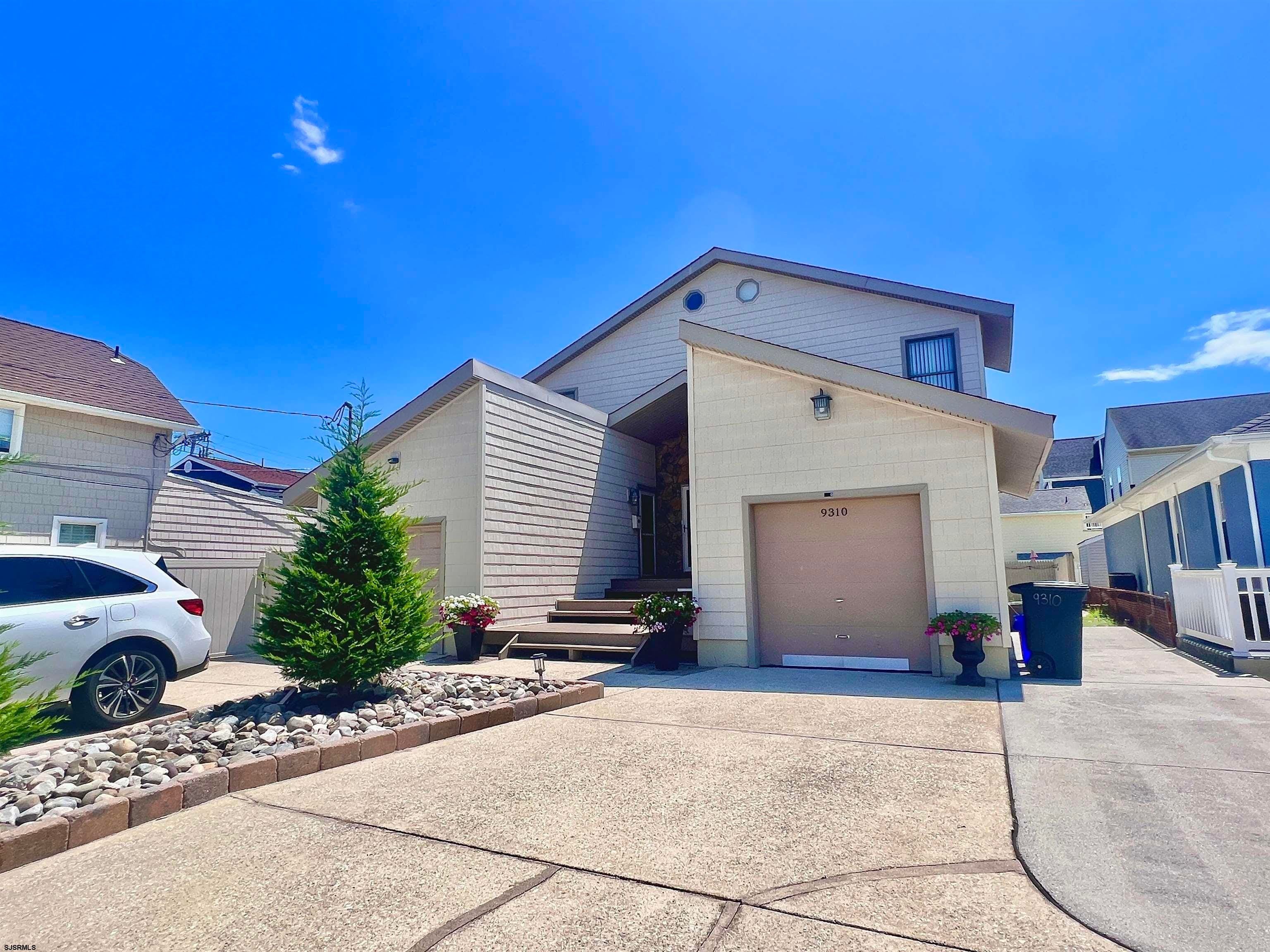 9310 Monmouth Ave – photo 1 of 13