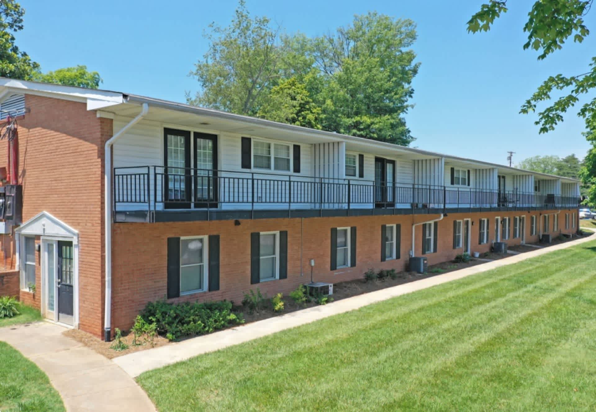 Charleston Apartments – photo 1