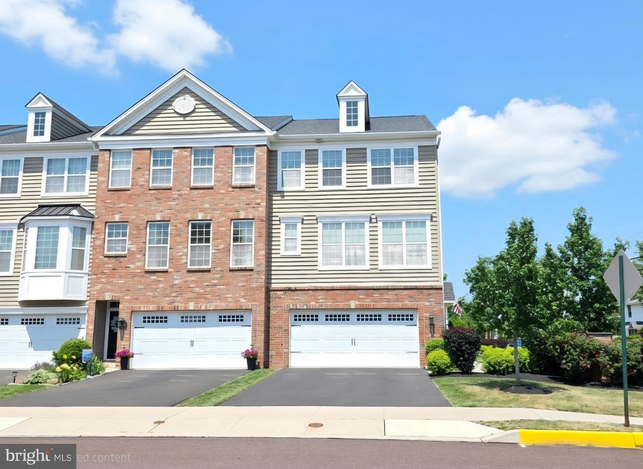 301 W HAMLIN Avenue – photo 1 of 19
