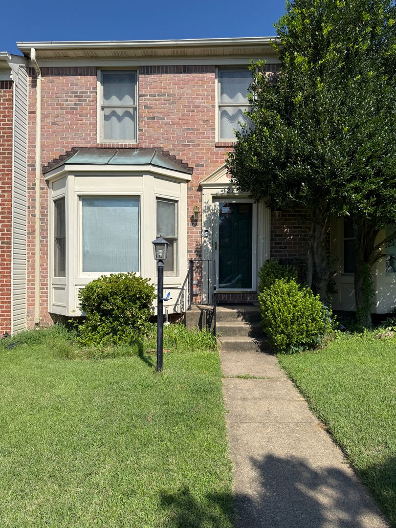 2740 Winston CT – photo 1 of 26