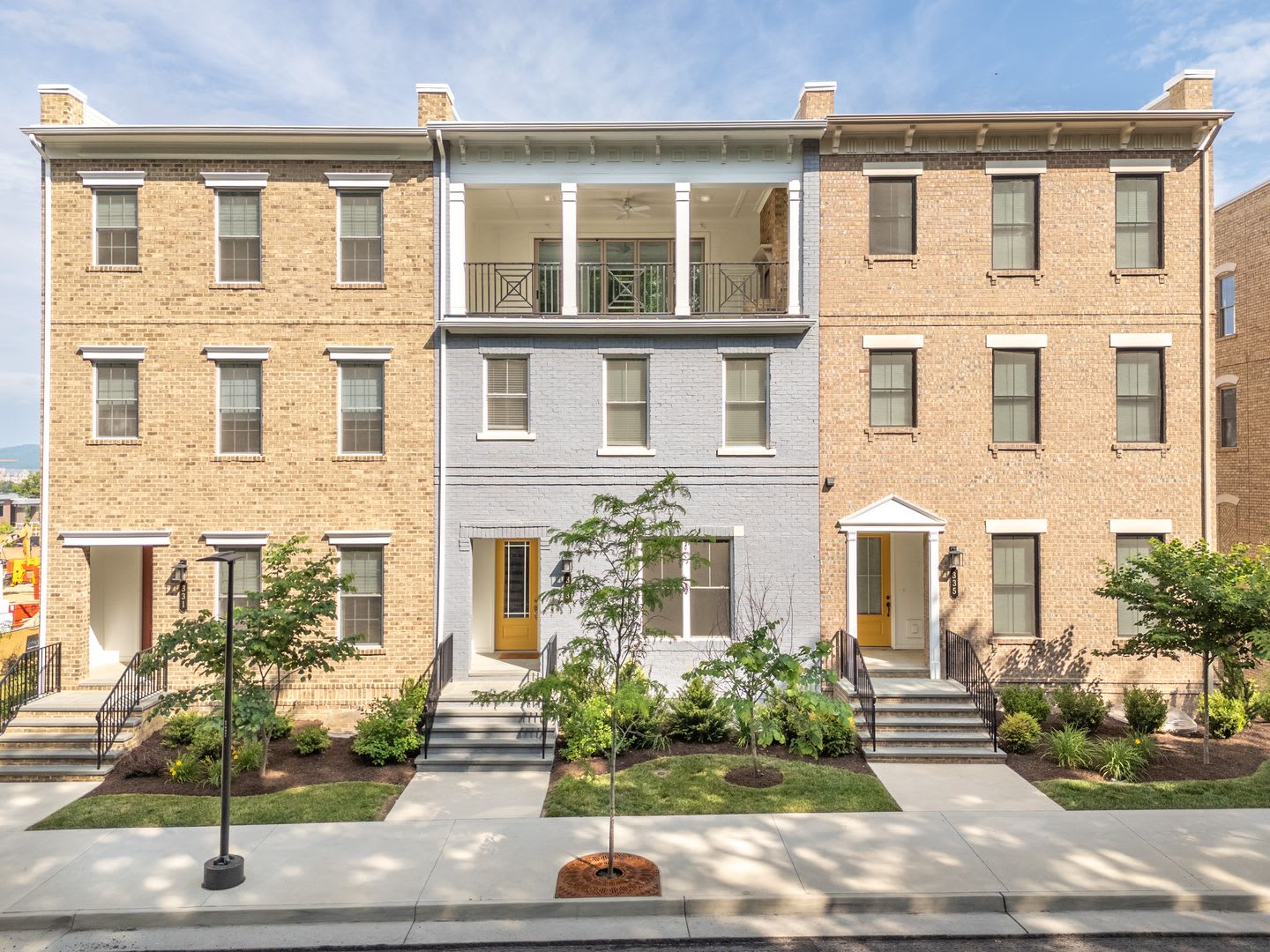 4 bedroom 4.5 bath townhouse @ Midtown! – photo 1