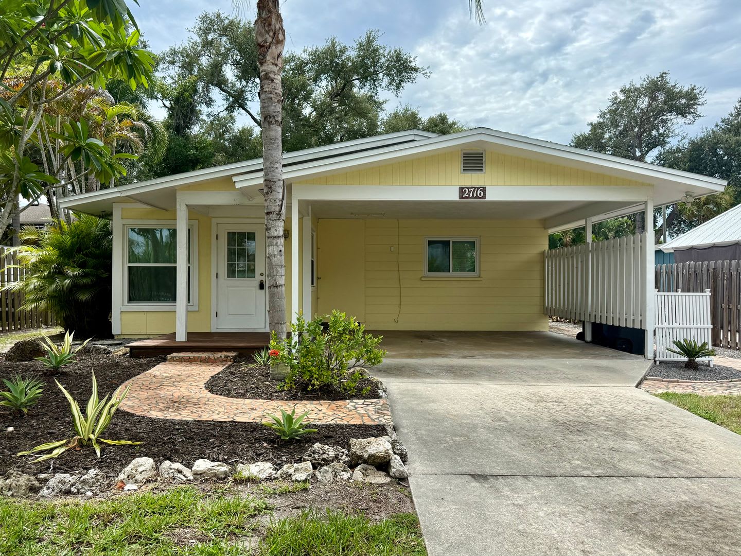 Charming 2-Bed/1-Bath Home for Rent in Southgate!! – photo 1 of 19