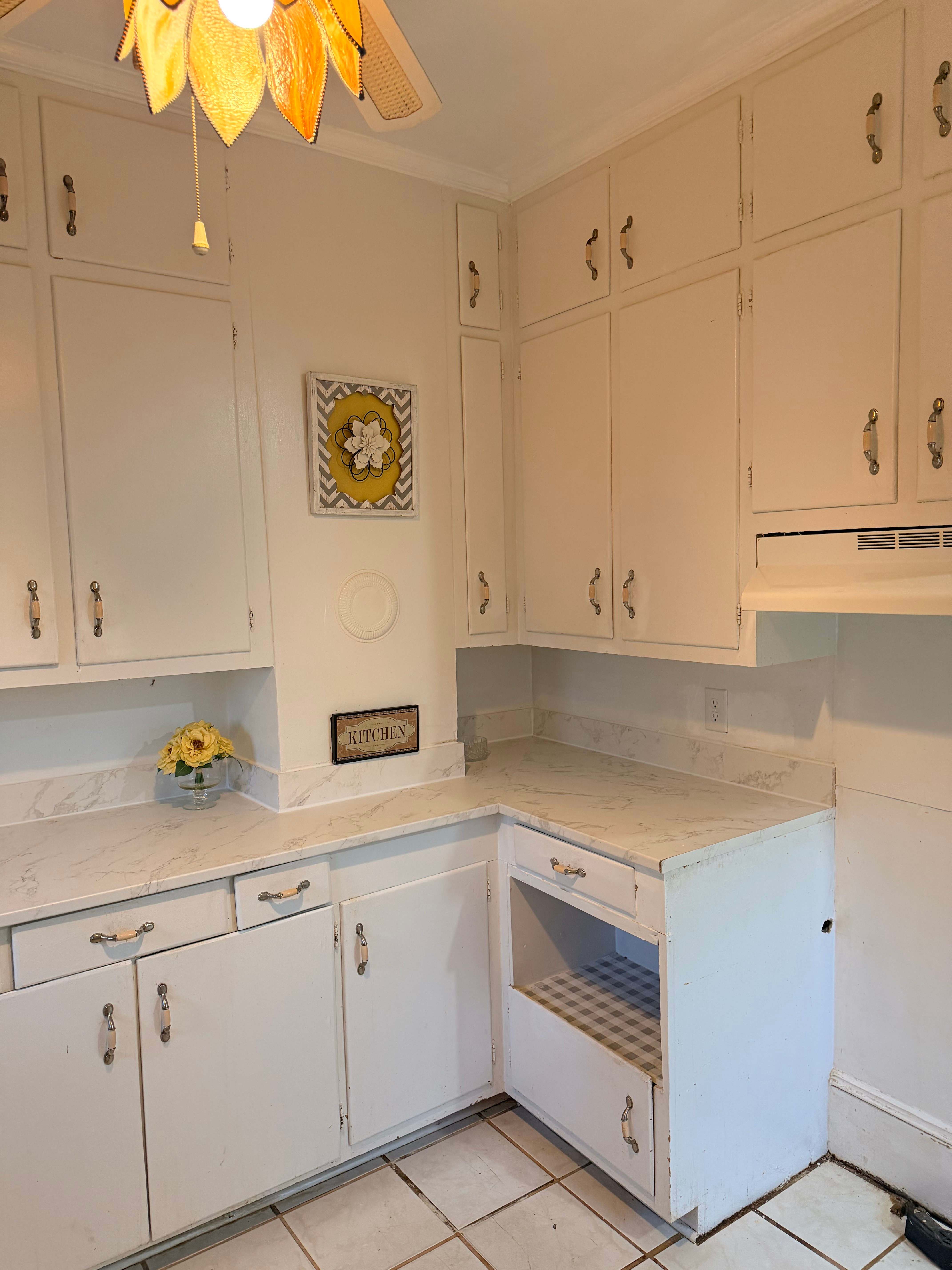 318 W Franklin St – photo 1 of 9