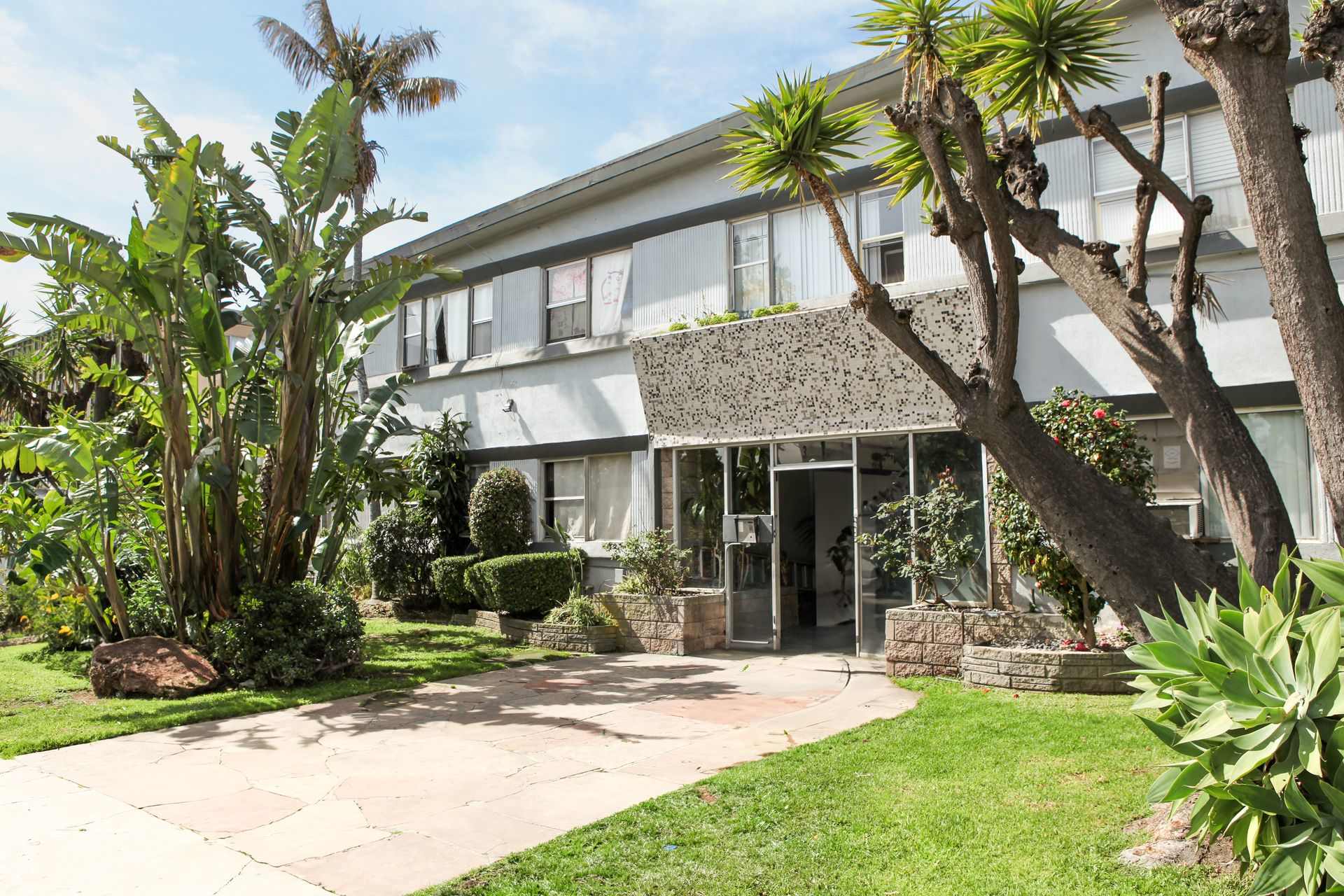 McLaughlin Apartments – photo 1