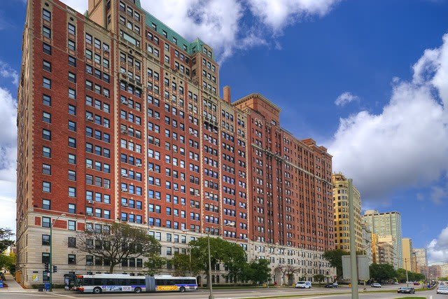 3240 N Lake Shore Drive – photo 1