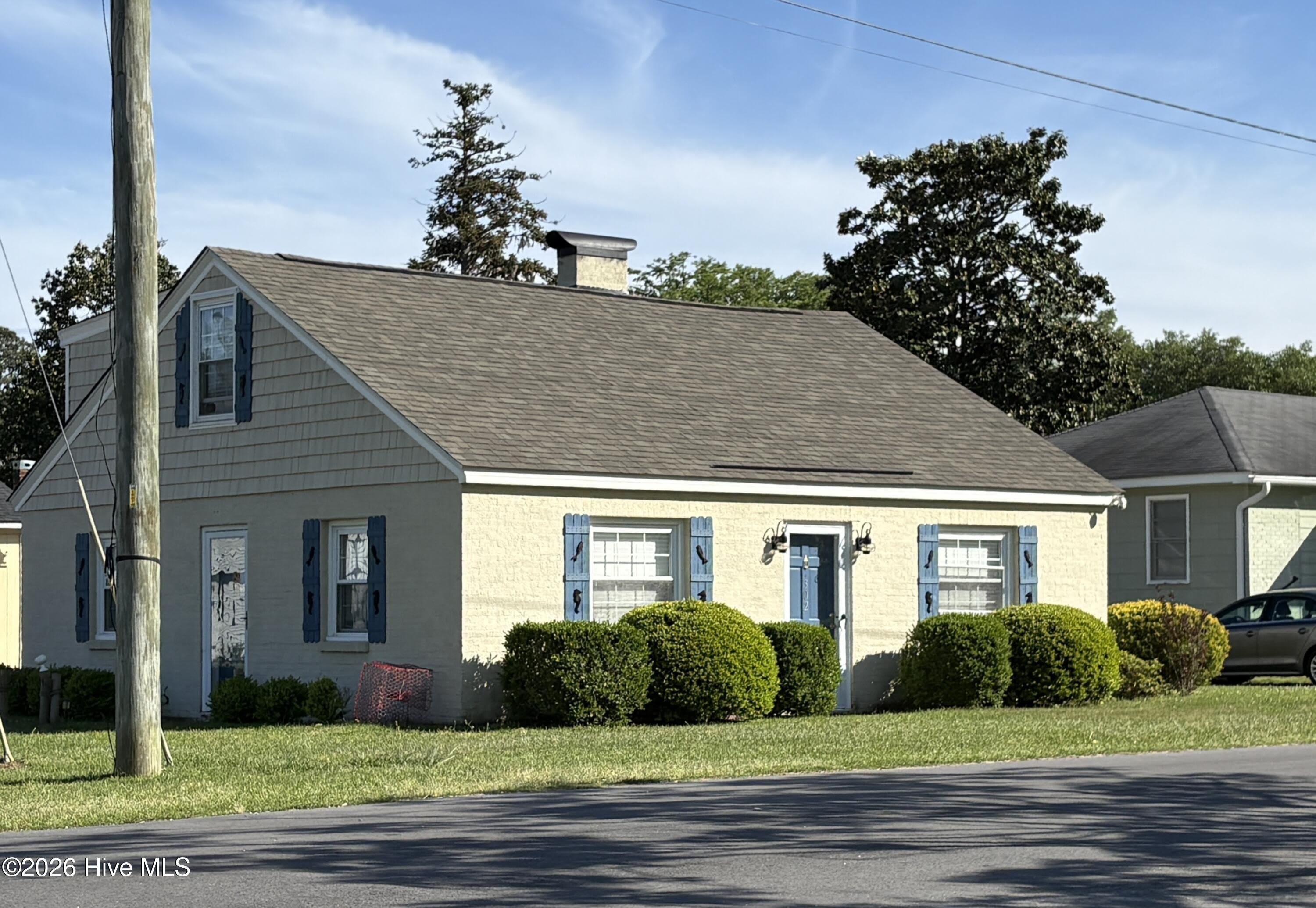 302 N Shores Road – photo 1 of 20