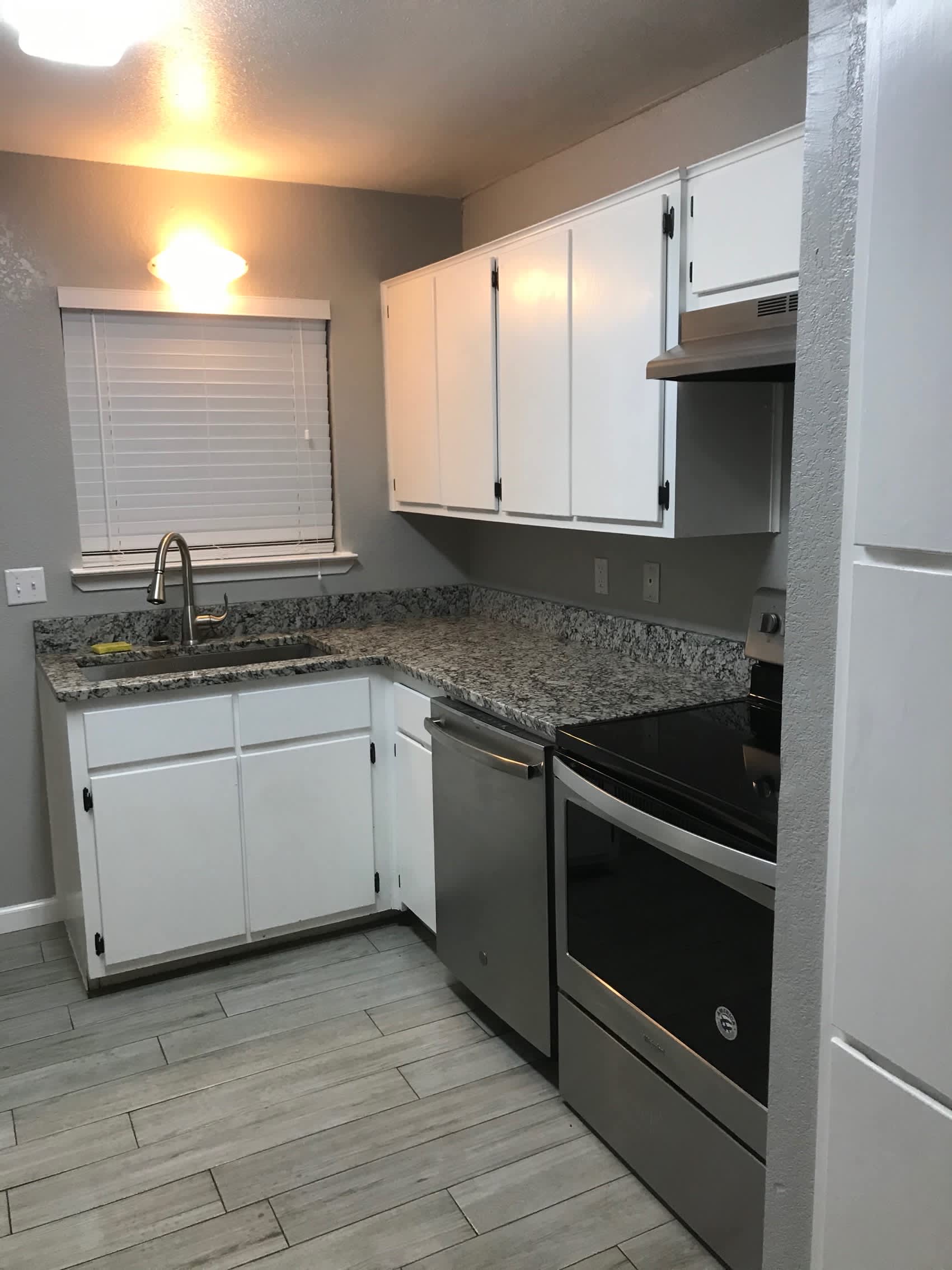 1610 Poage 1612 – photo 1
