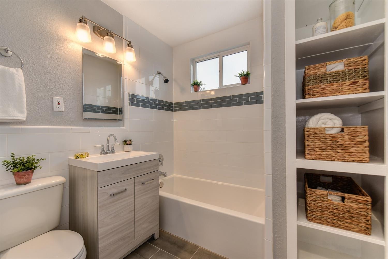 3652 Mcclellan Dr – photo 1 of 28