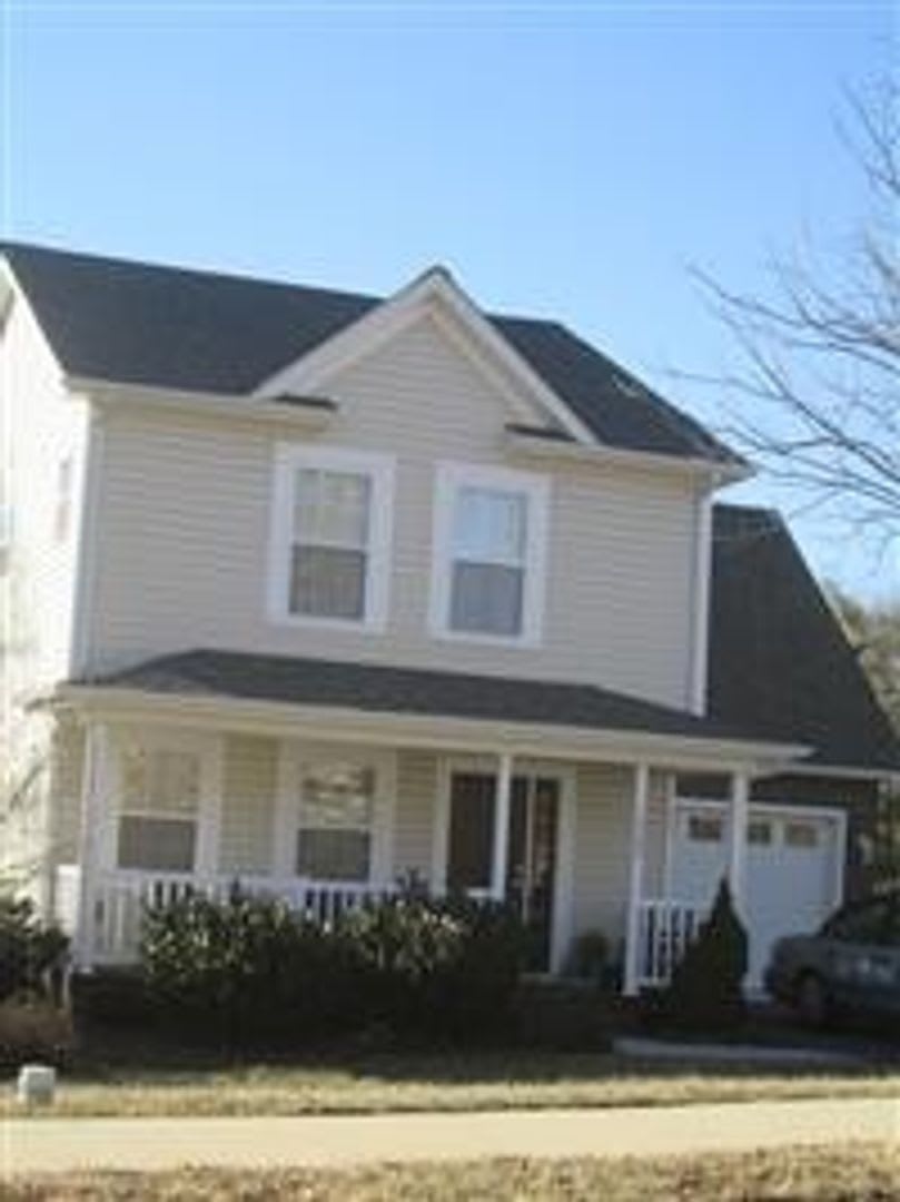 3 Bedroom 2.5 Bath House with 1 Car Garage – photo 1