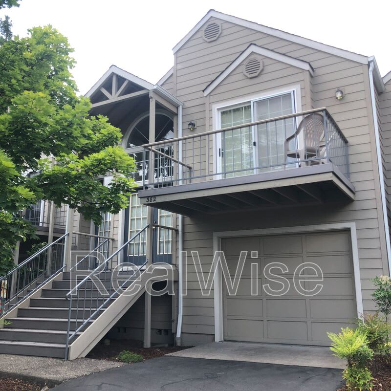 382 Glenn St – photo 1