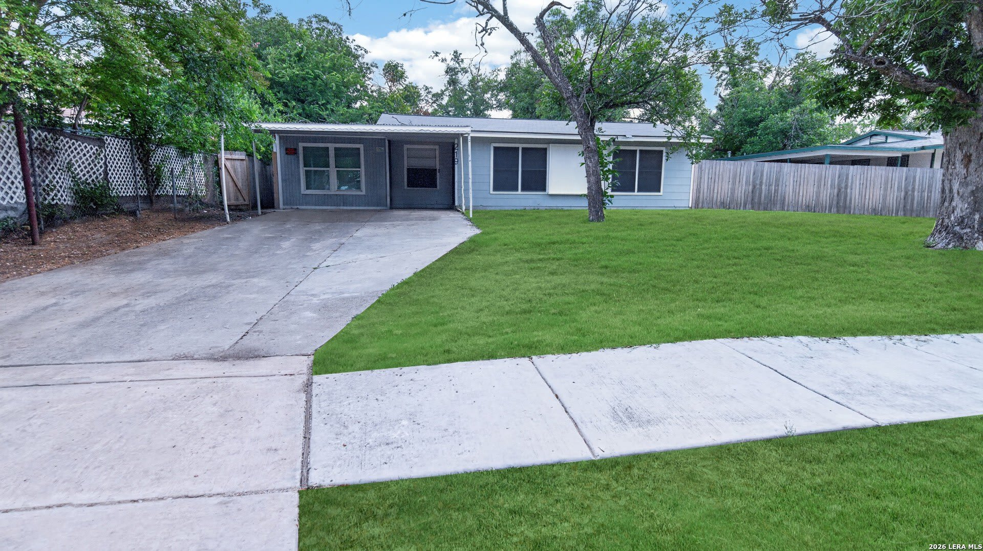 219 Leonidas Dr – photo 1
