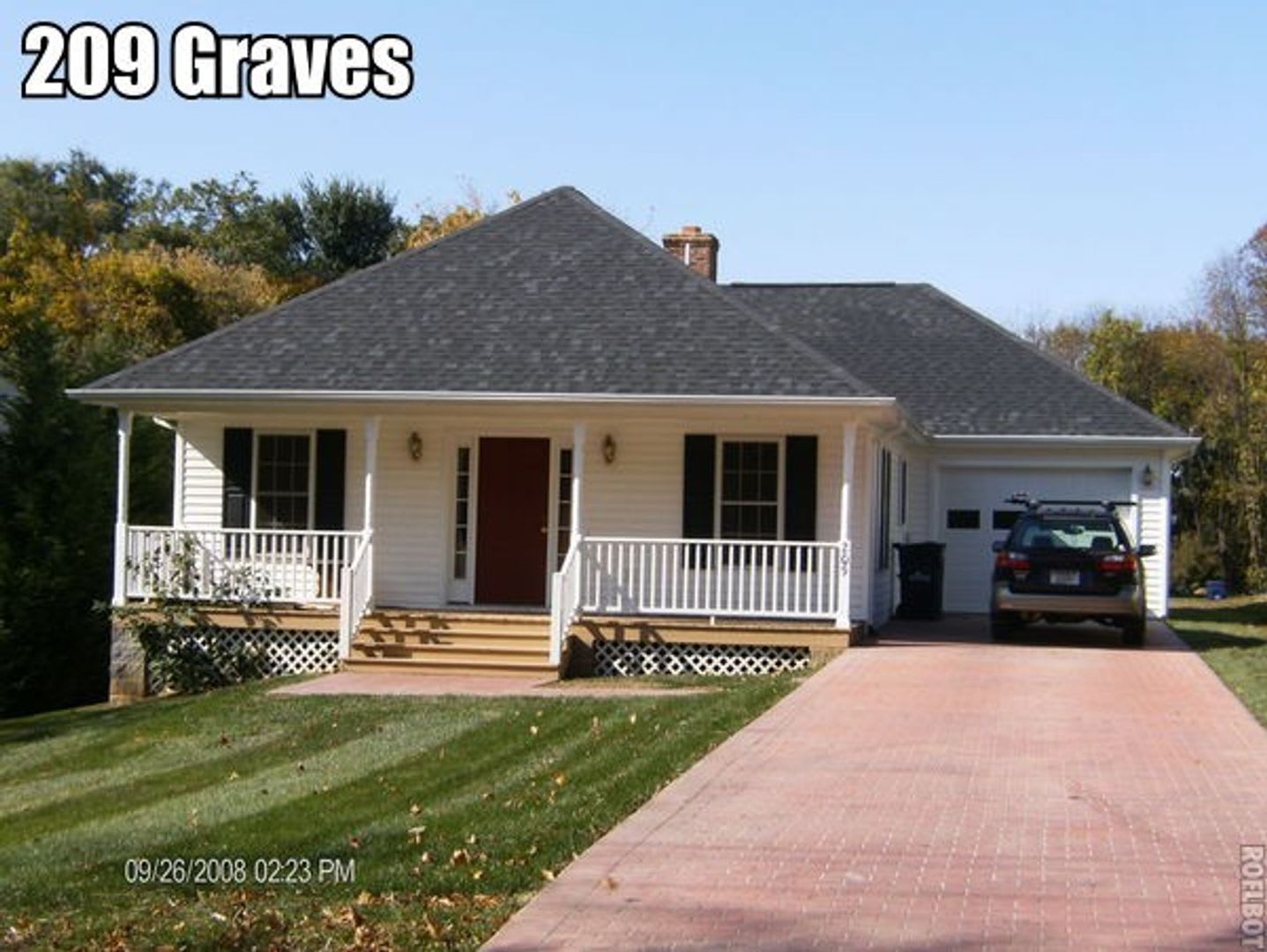 2 Bedroom 1 Bath House with 1 car garage – photo 1