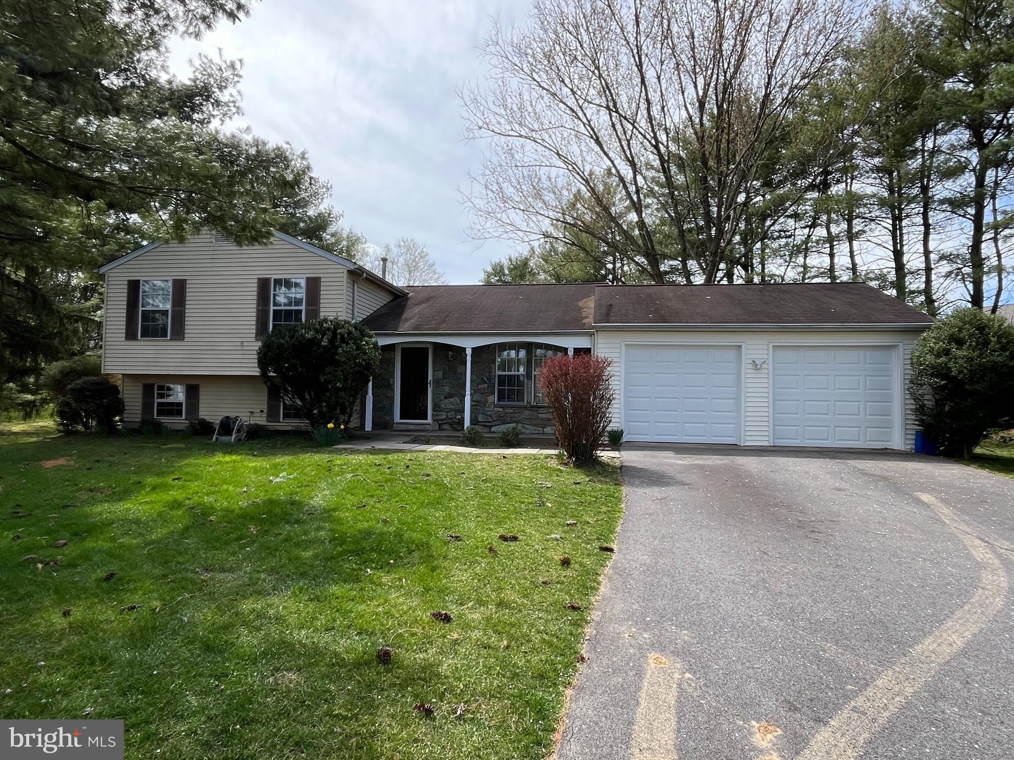 15705 Anamosa Drive – photo 1 of 88