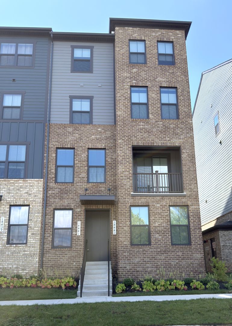 3 Bed 2 5 Bath Townhouse For Rent In Chantilly Virginia – photo 1 of 112