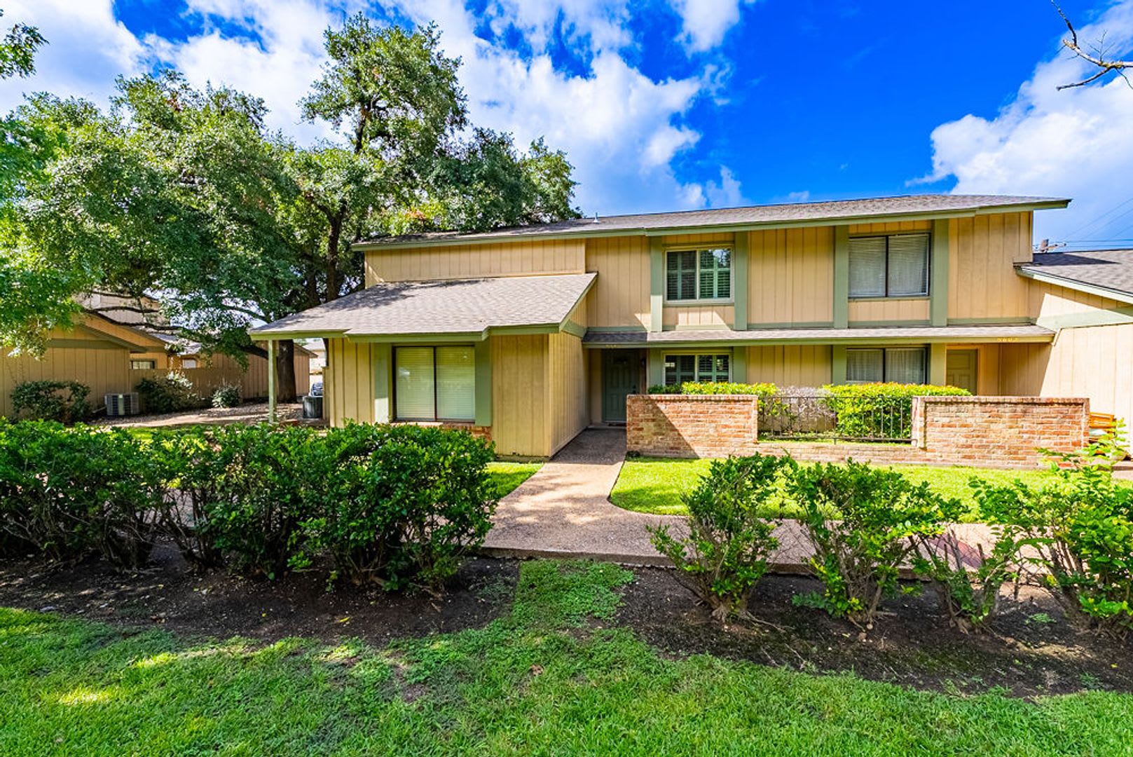 Charming 3 Bedroom 1 5 Bathroom Located In North Austin – photo 1