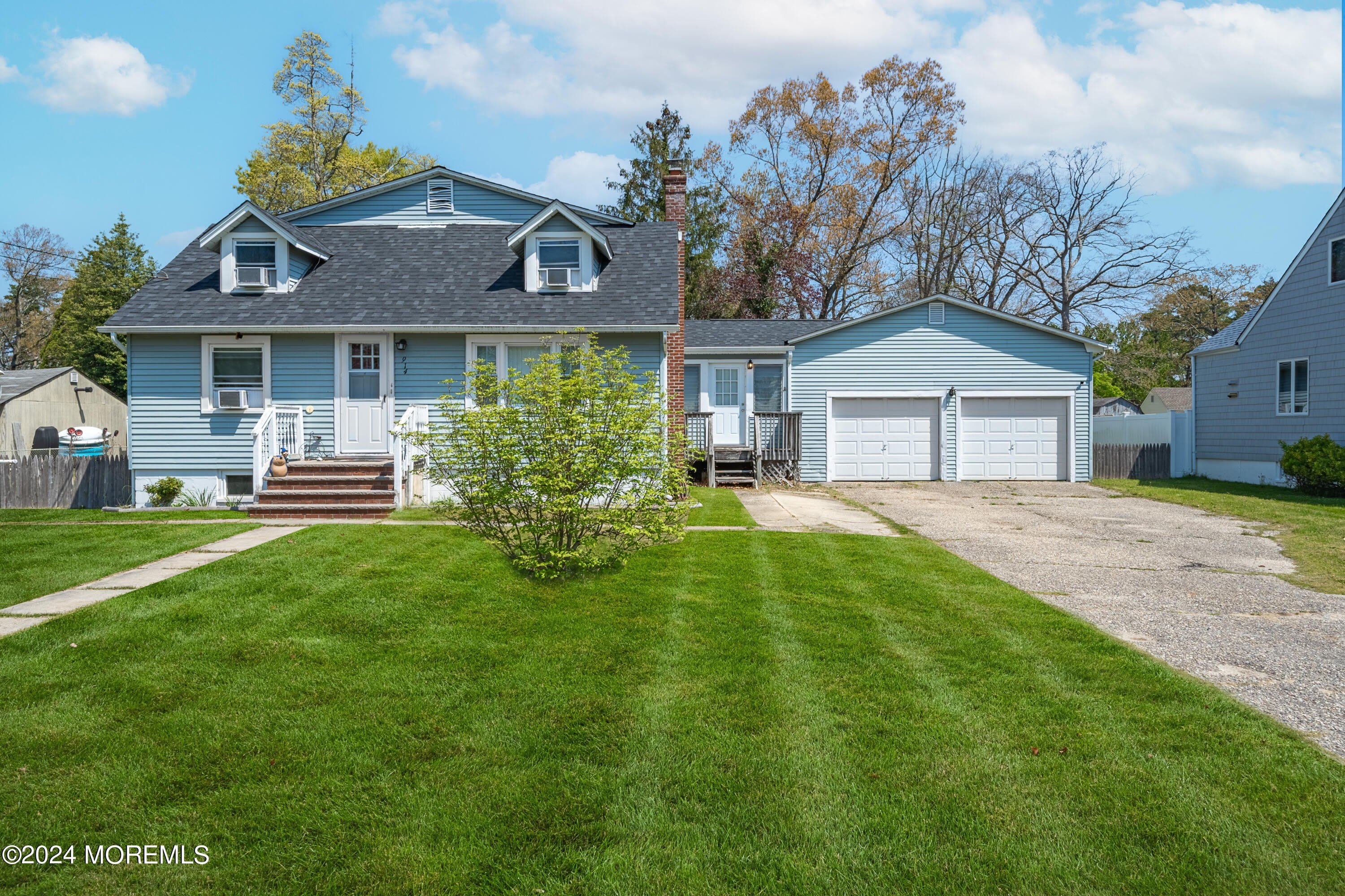 914 Radnor Avenue – photo 1 of 24