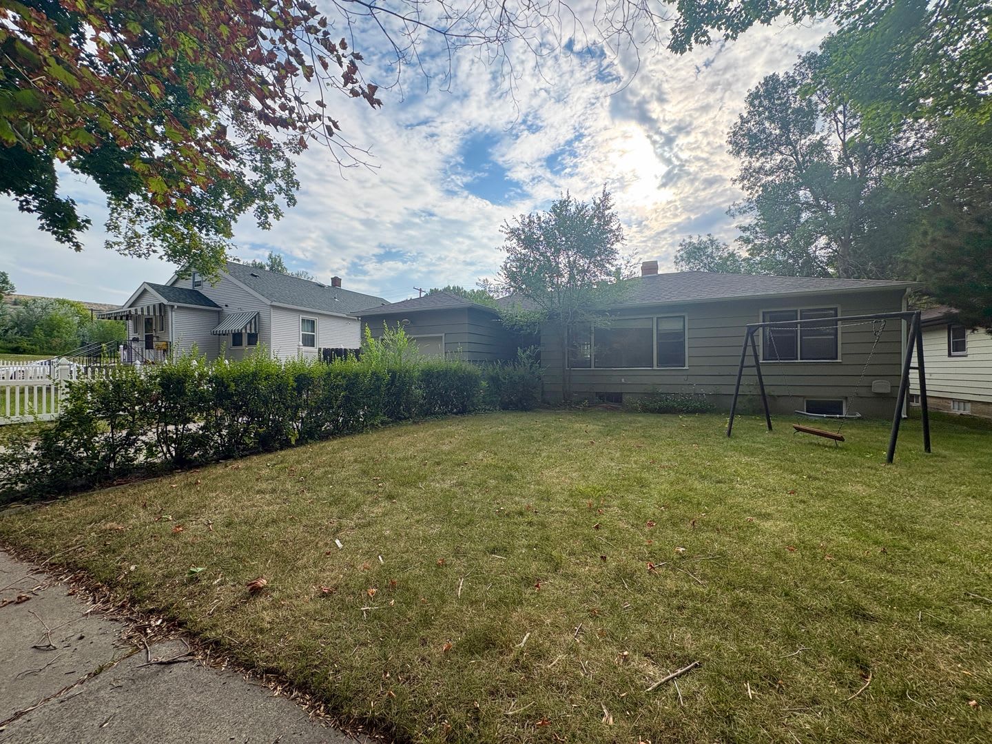 Spacious 5-Bedroom Home with Fenced Yard &amp; Central A/C – photo 1