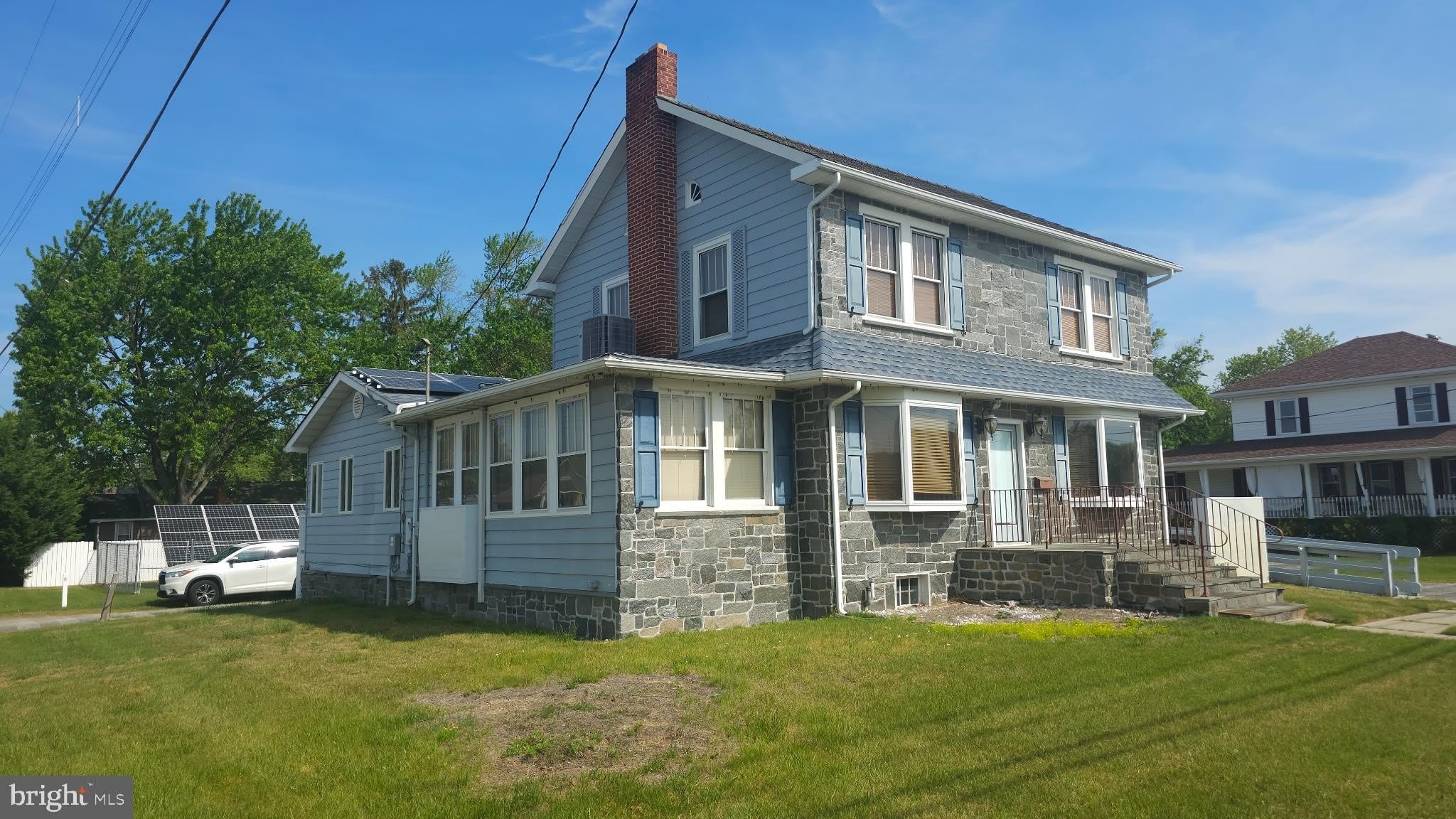 101 N BROADWAY – photo 1 of 34