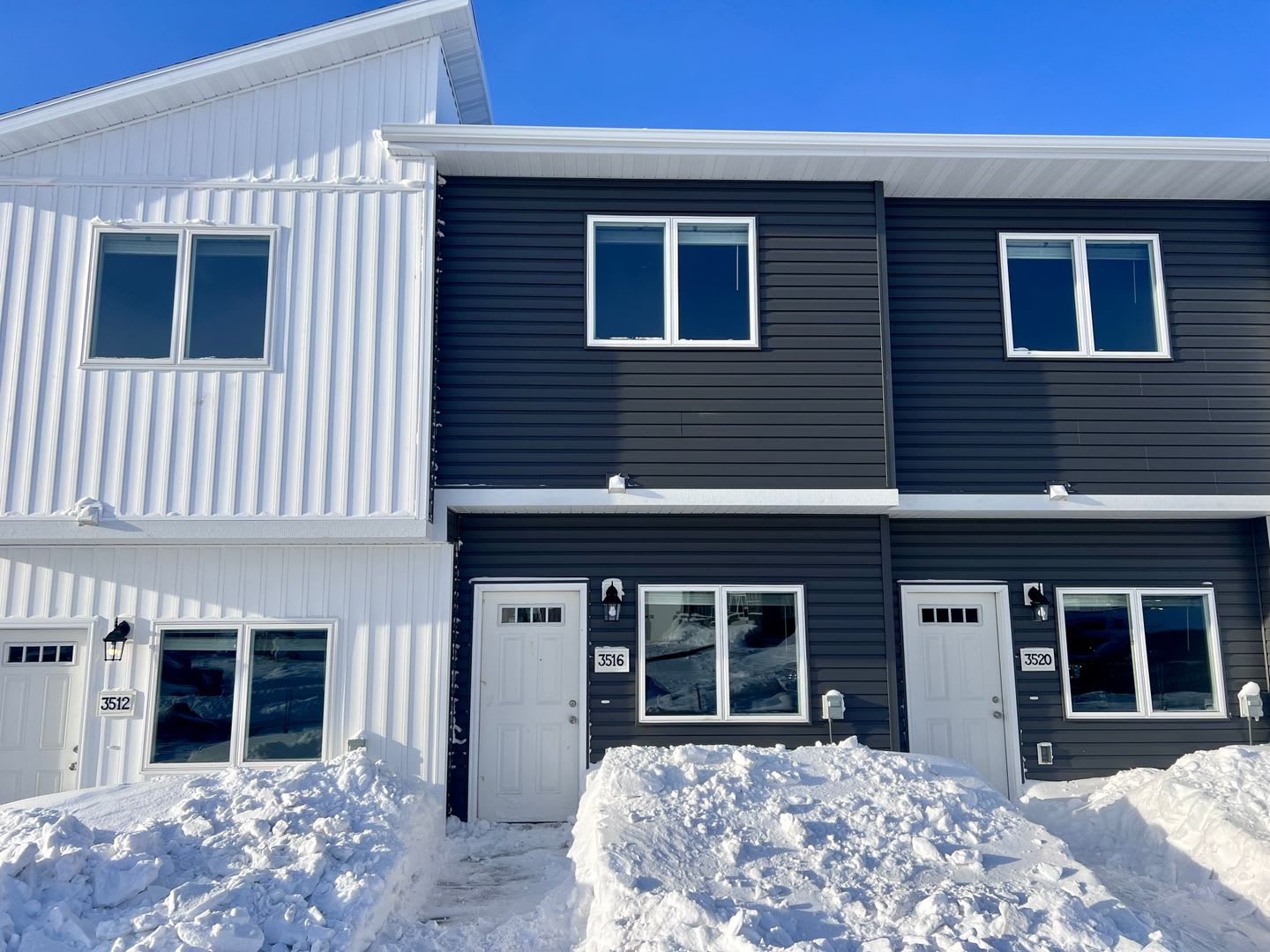 Townhome 2 Blocks from Legacy High School! – photo 1