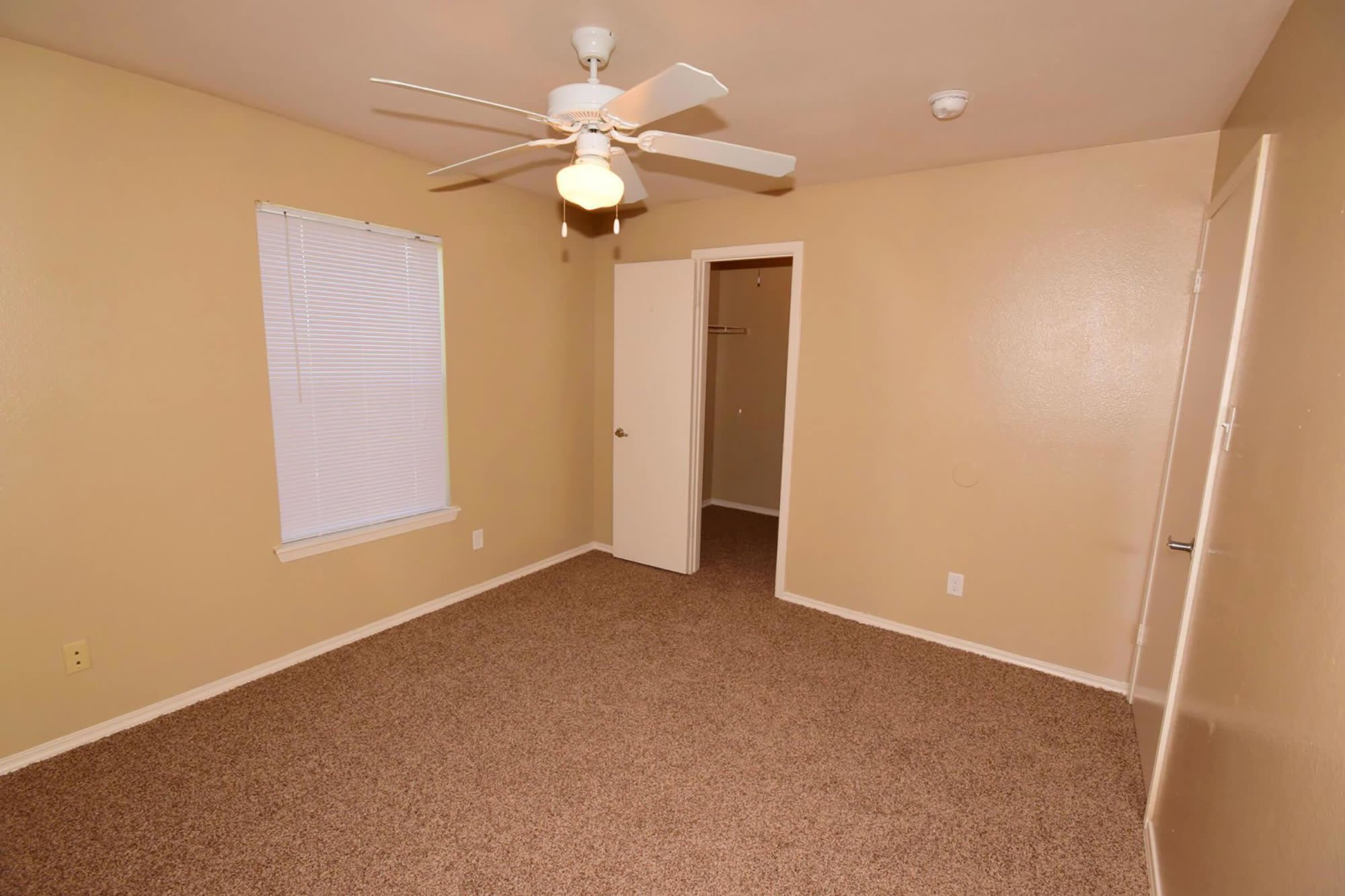 Silver Springs Apartments – photo 1