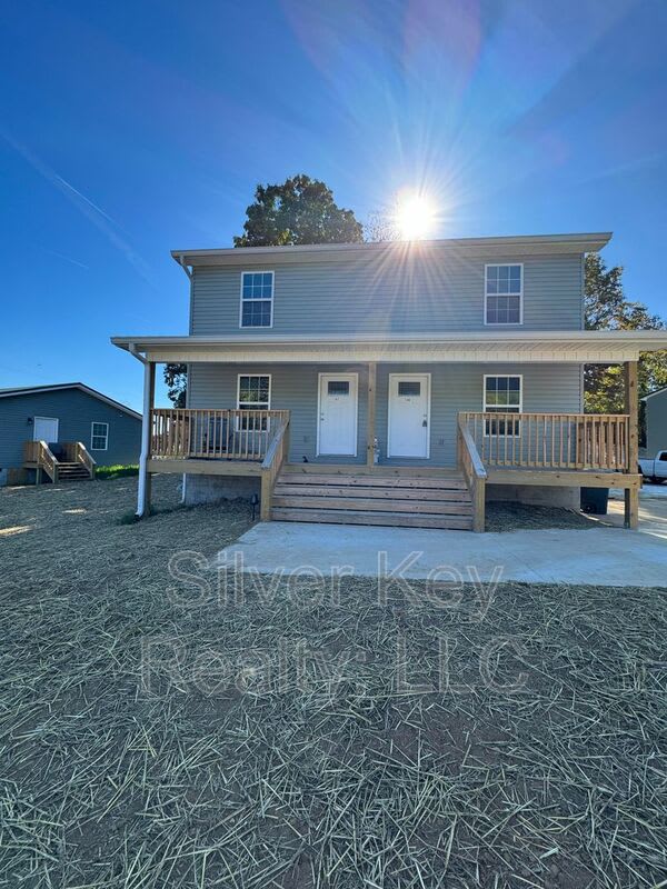 141-155 Oak Street – photo 1