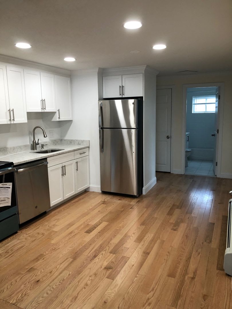 Charming 2 Bedroom No Broker Fee – photo 1