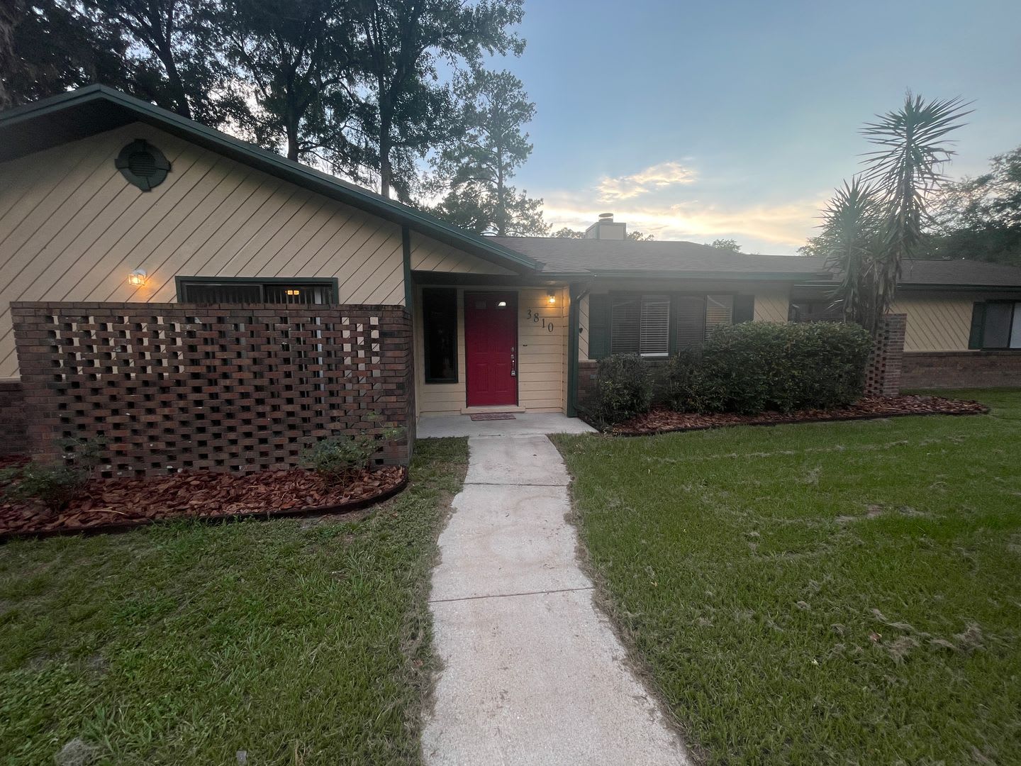Charming Home In Sought After Hidden Oaks Community – photo 1