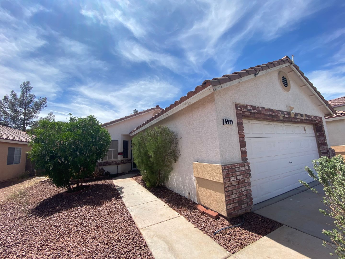 Charming Single-Story 3-Bedroom Home with 2-Car Garage – photo 1