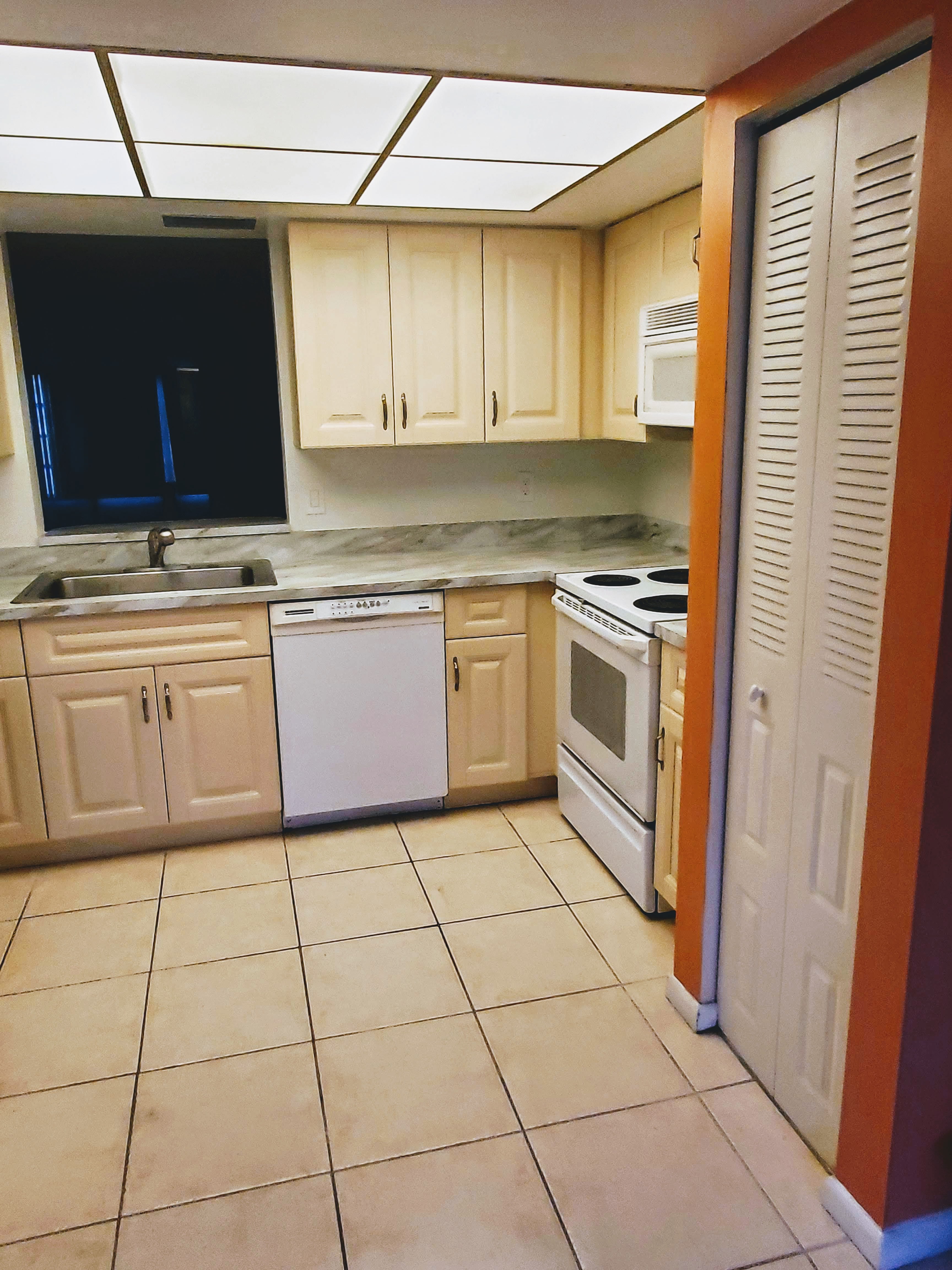 1060 Nw 80th Ave – photo 1