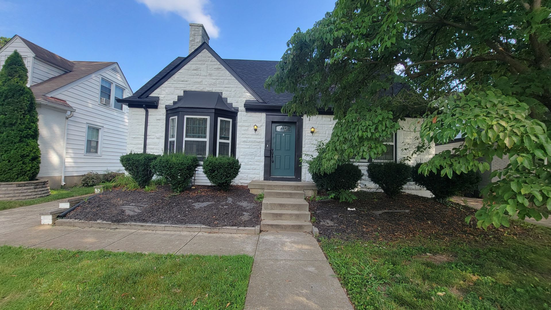 Clean 4 Bedroom With Immense Space In St. Matthews – photo 1 of 27