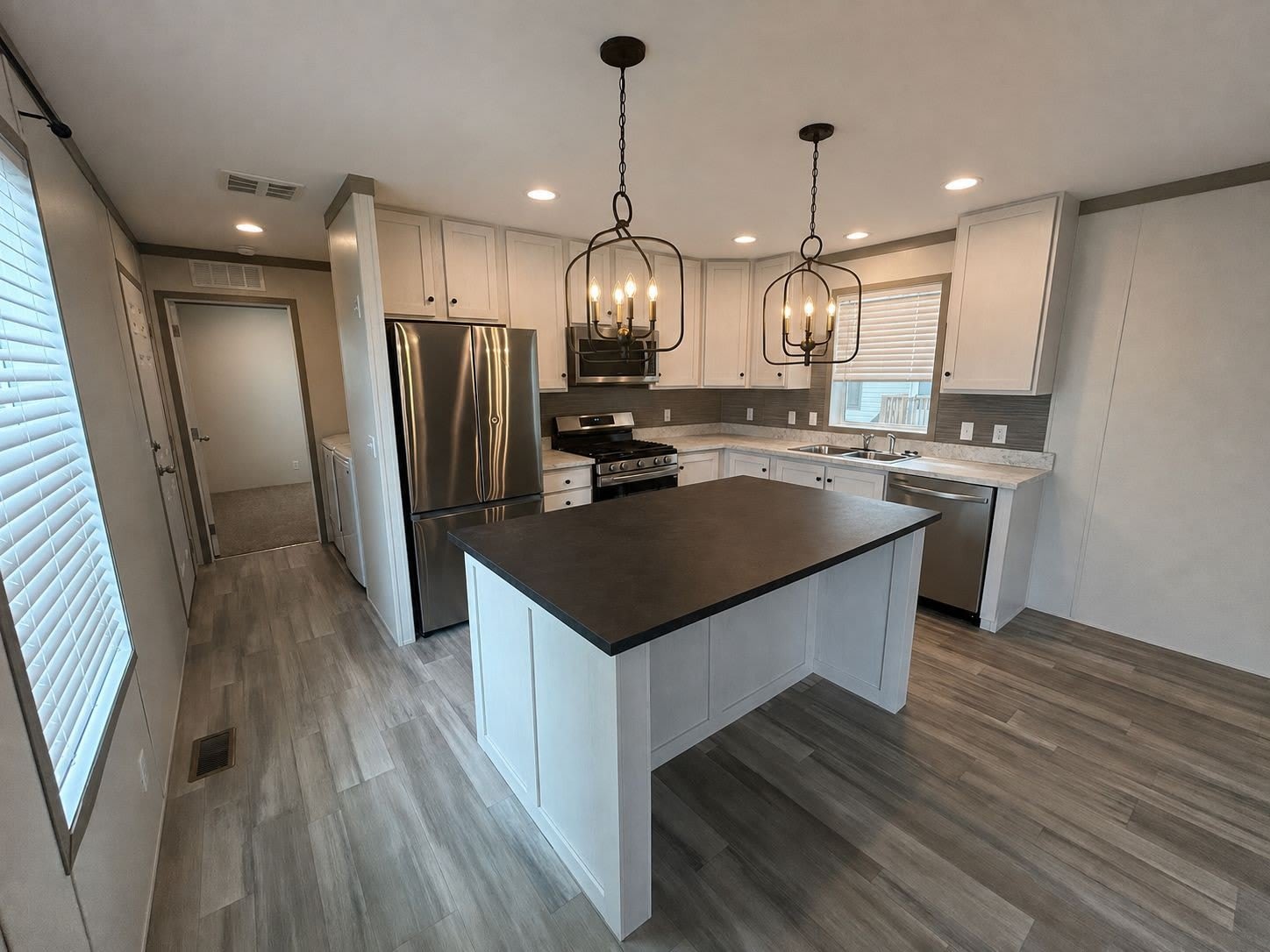327 Utah – photo 1 of 8