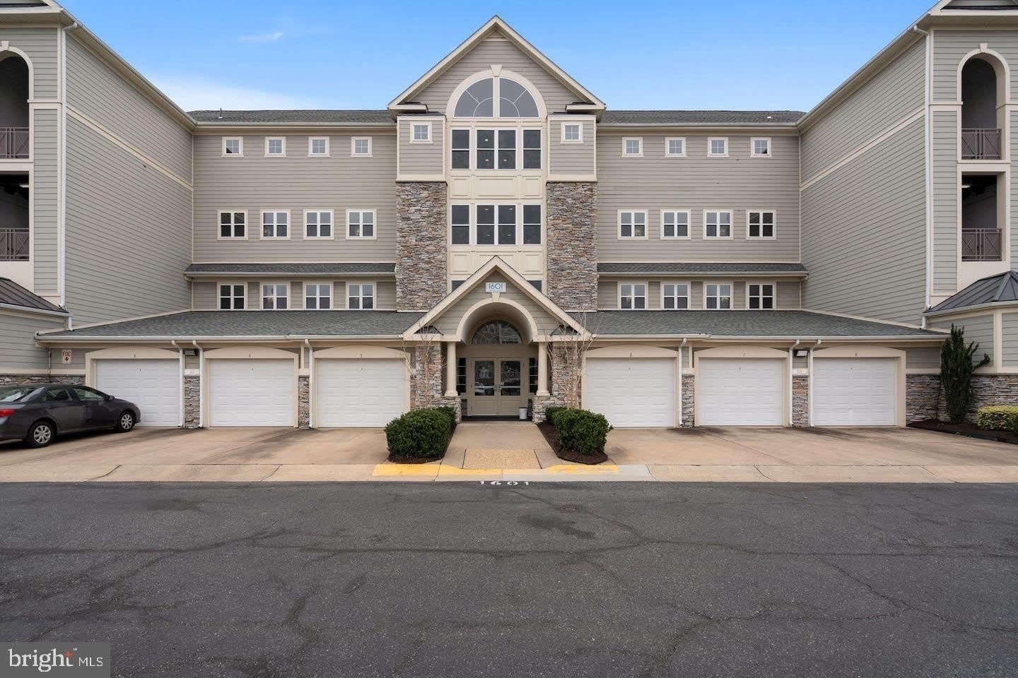 1641 LADUE Court – photo 1 of 21