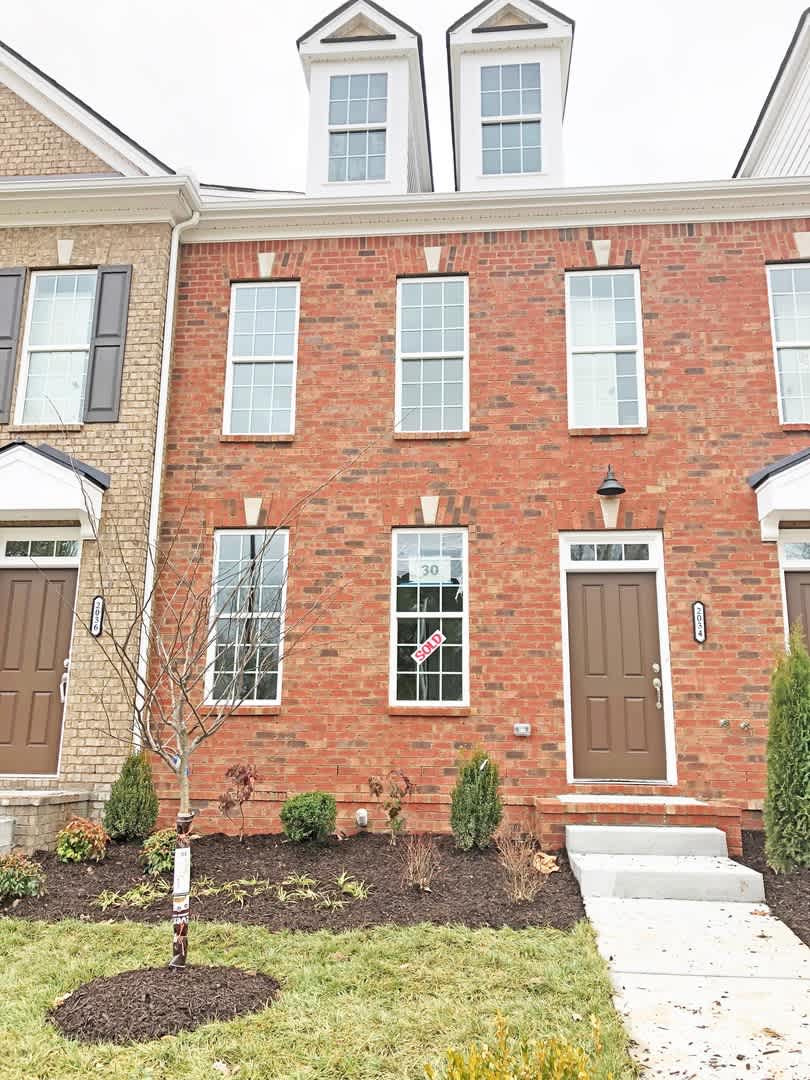 Gorgeous luxury 2BD/2.5BA M'boro townhome w/garage & washer/dryer, across from MTSU! – photo 1