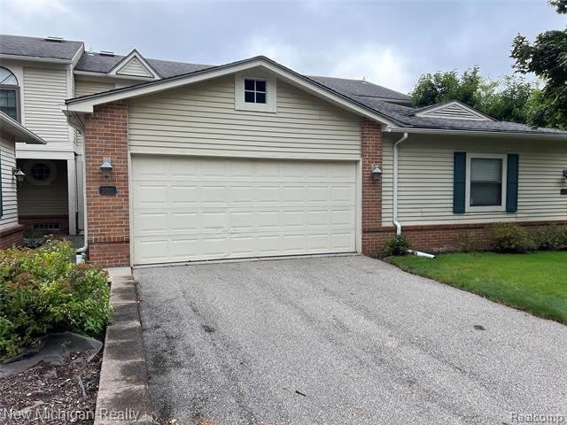 5658 Drake Hollow Drive E – photo 1 of 40