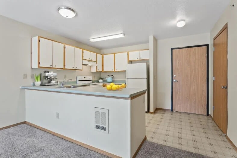 Gateway Plaza – photo 1