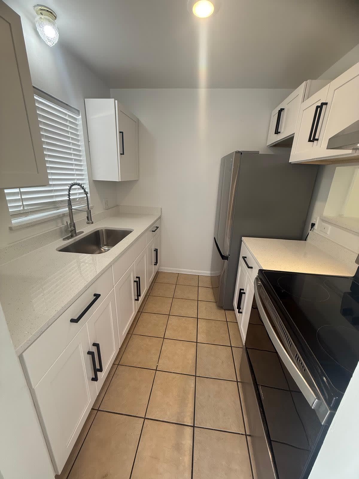 809 W Lancaster Rd – photo 1 of 19