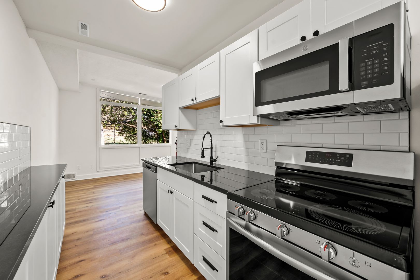 Brand New Avera Apartments – photo 1