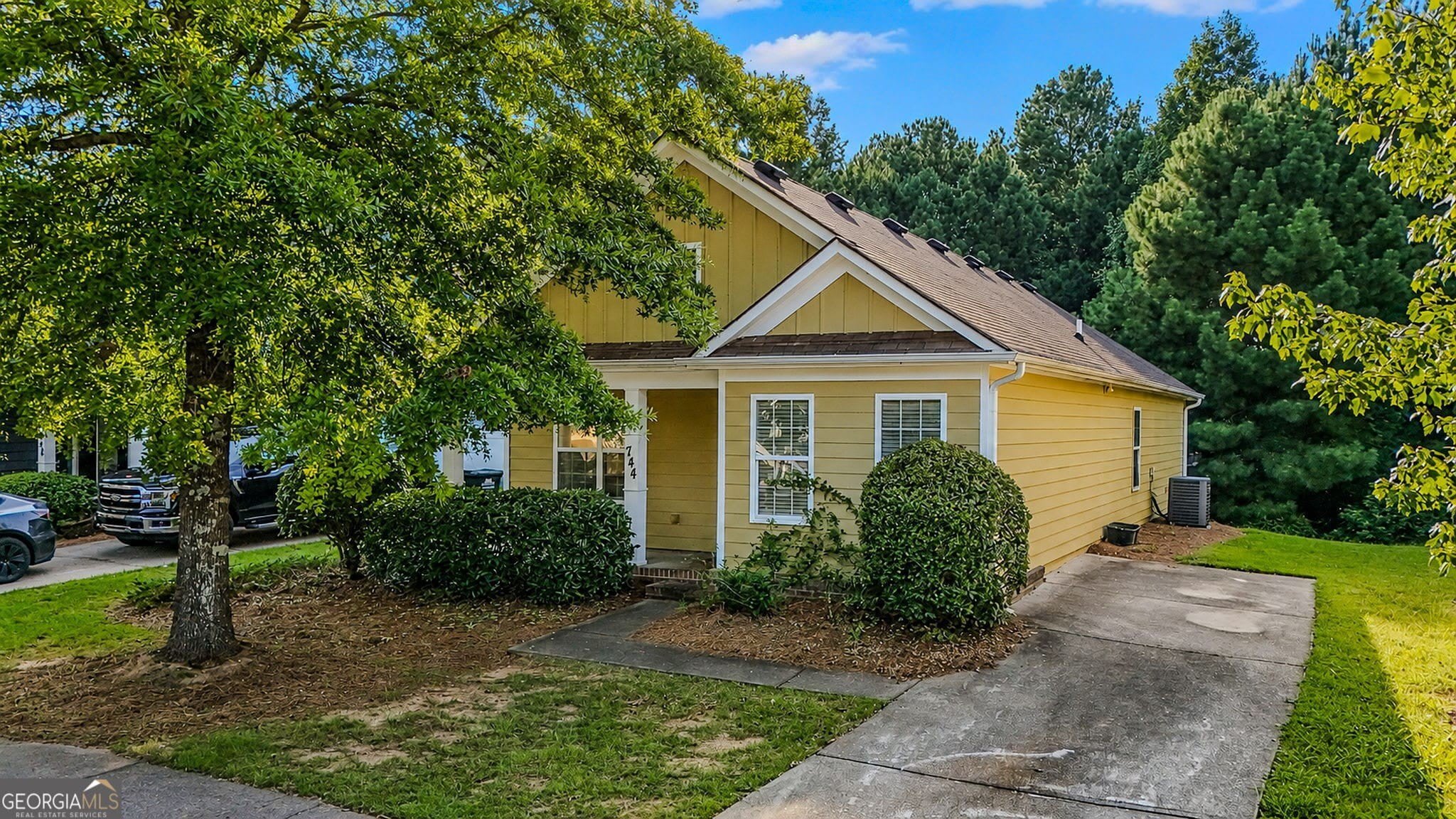 744 W Vincent Drive – photo 1 of 43