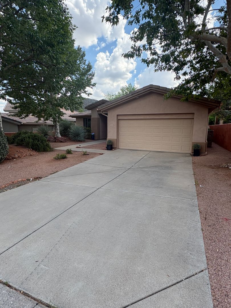 Unfurnished, 1-year long-term rental – photo 1 of 22