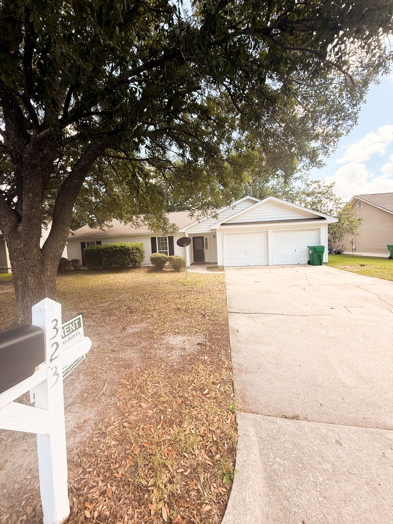 323 Jennifer Circle, Valdosta, 3BR/2BA – photo 1