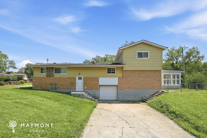1142 Normdave Drive – photo 1 of 16