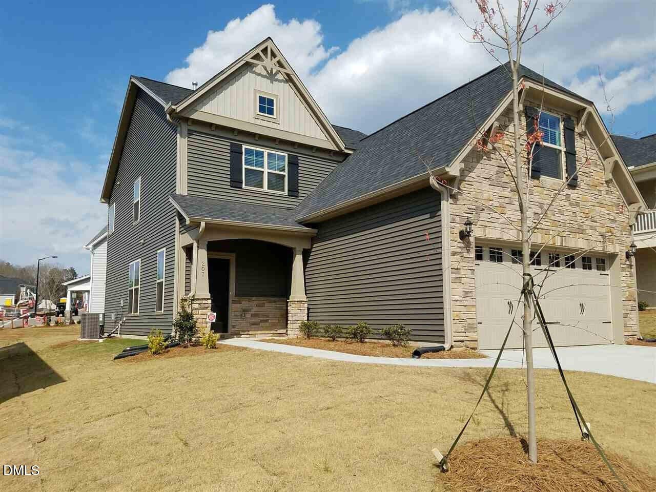 207 Maple Walk Street – photo 1