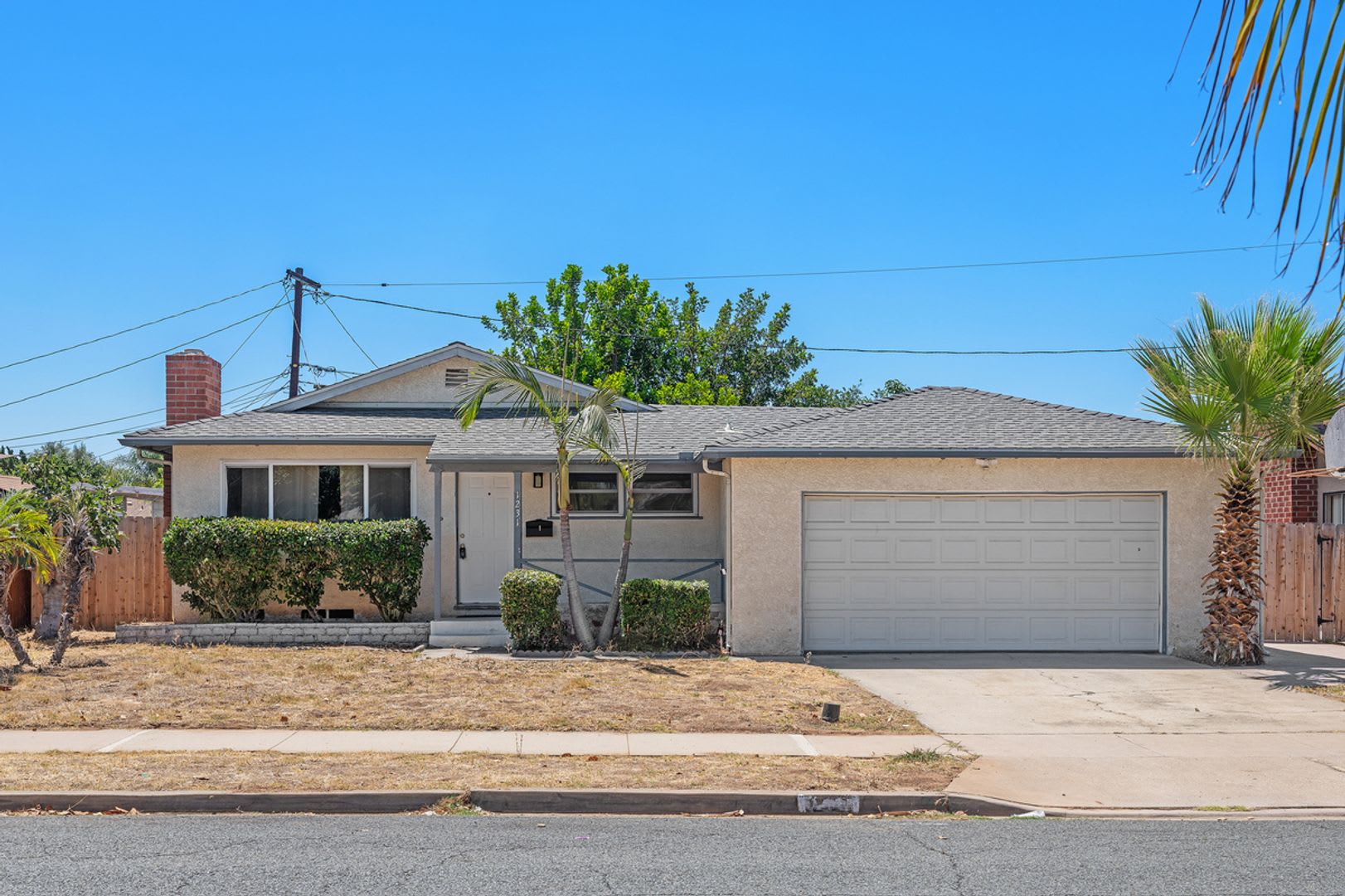 3 Bed 2 Bath Single Home In East County – photo 1