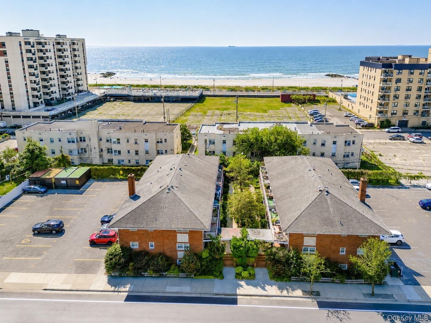330 E Broadway – photo 1
