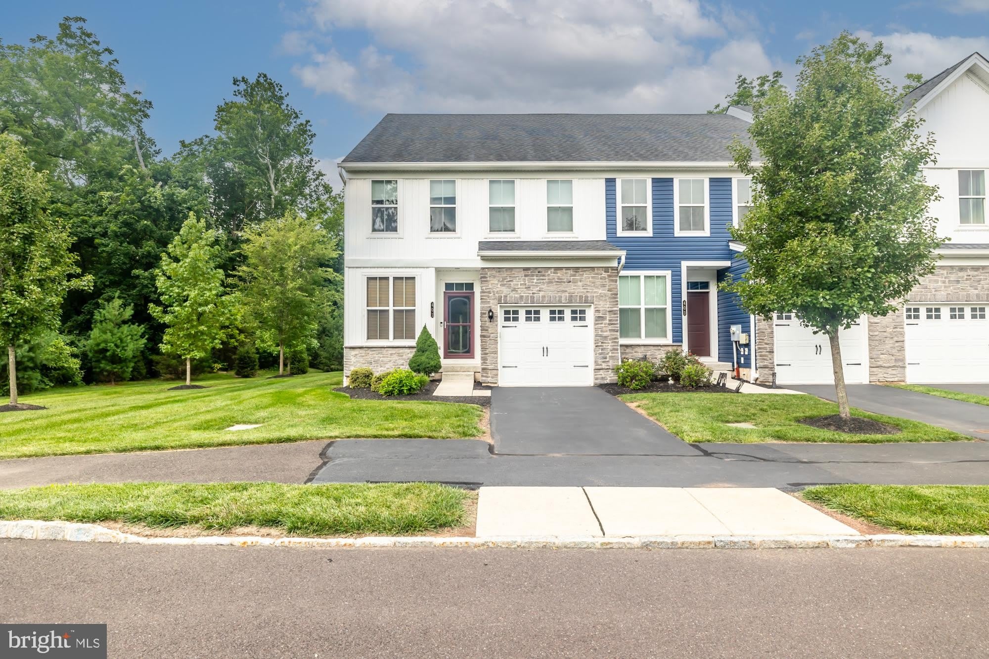 401 WYNSTONE Court – photo 1 of 40