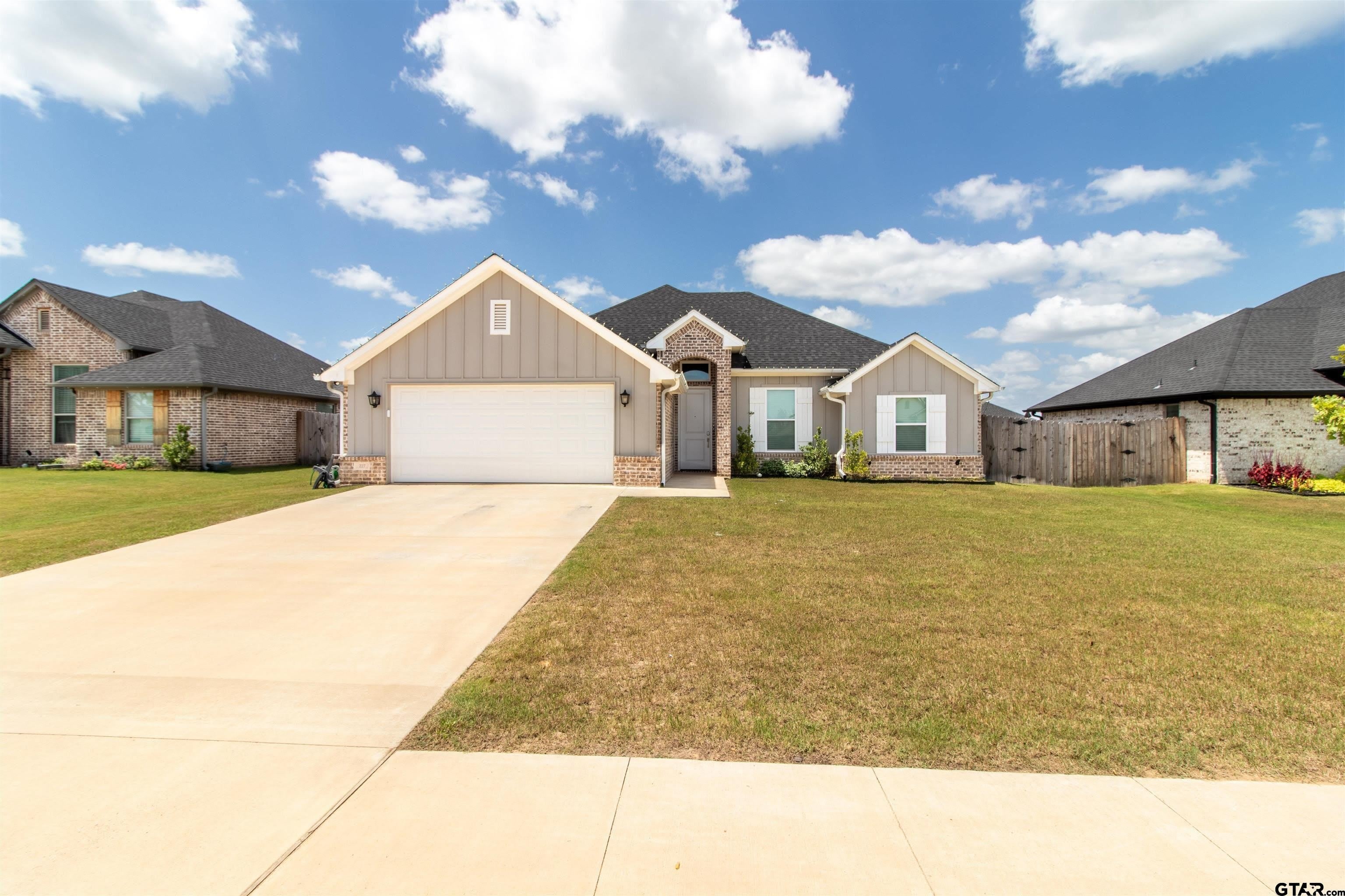 227 Amanda Avenue – photo 1