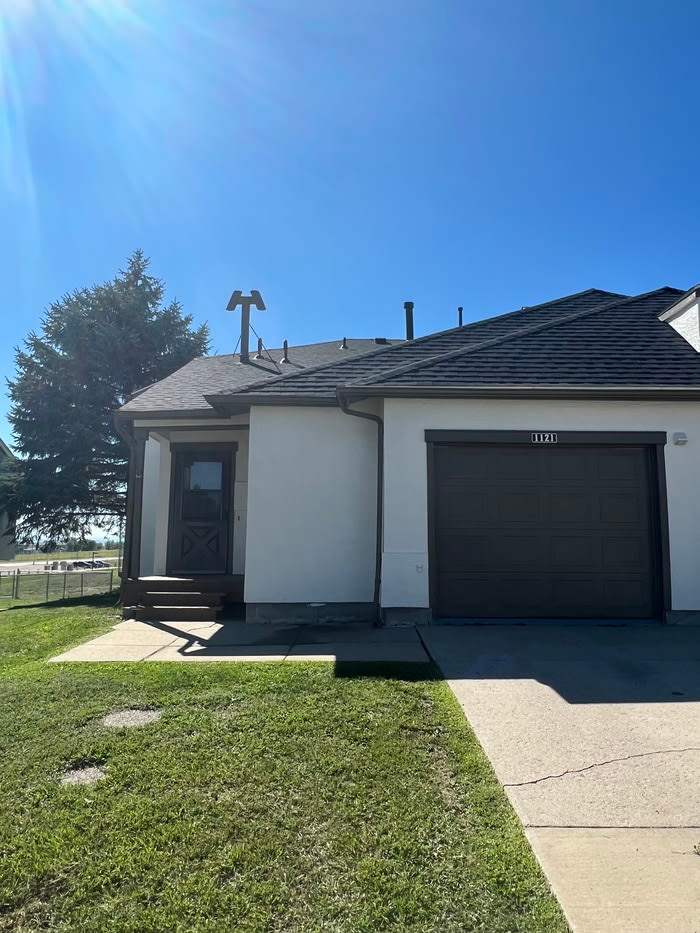 1121 Dakota Drive – photo 1 of 8