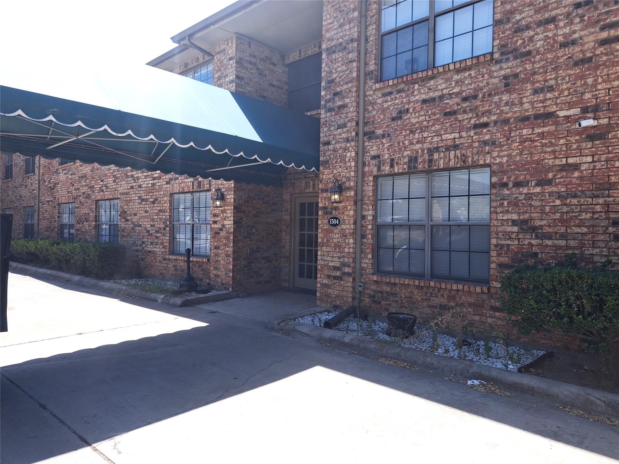 1304 Halsell Street – photo 1 of 8