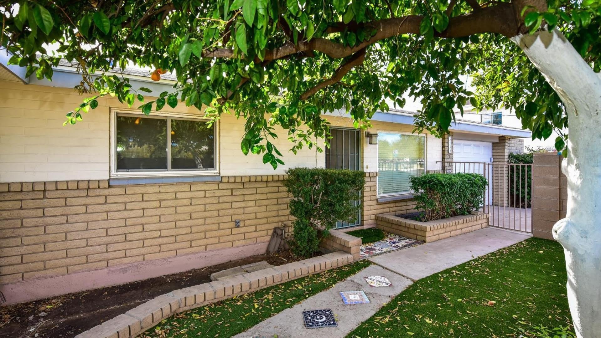 439 E Brown – photo 1 of 17